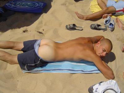 tony qui se fait bronzé